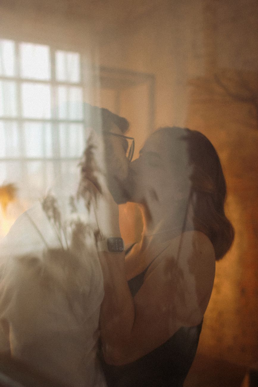 Casal abraçado