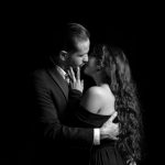 Casal abraçado