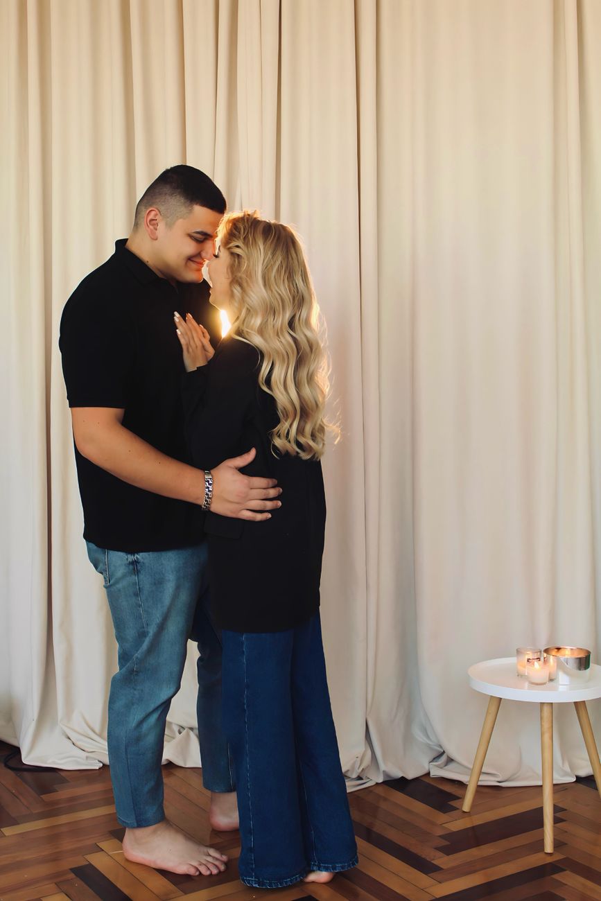 Casal abraçado