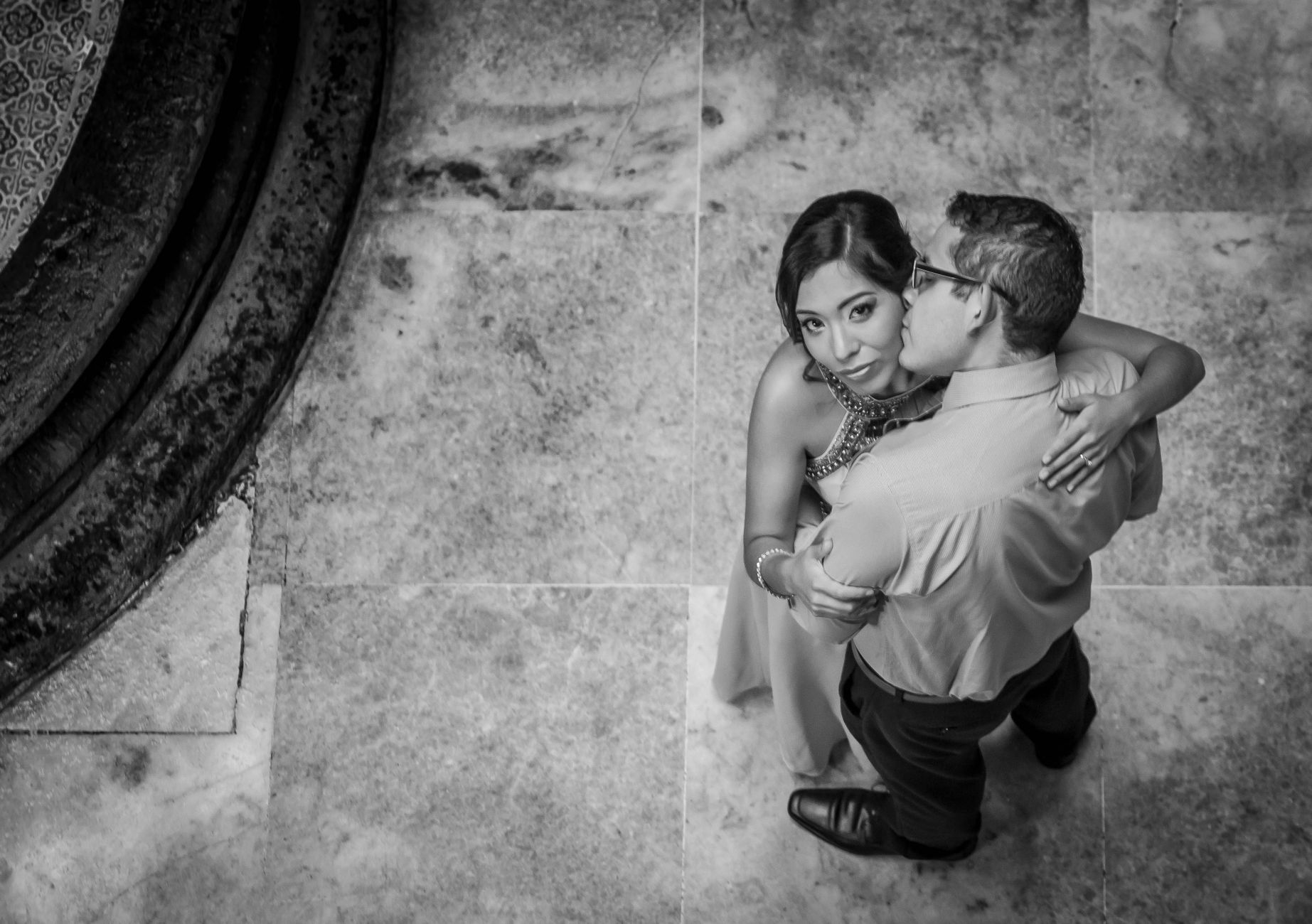 Casal abraçado