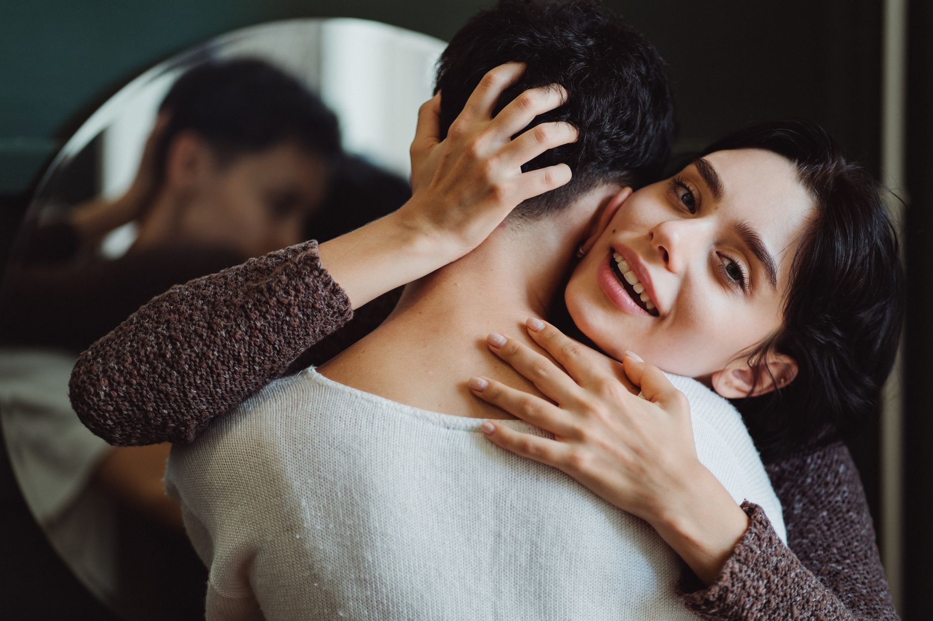 Casal abraçado